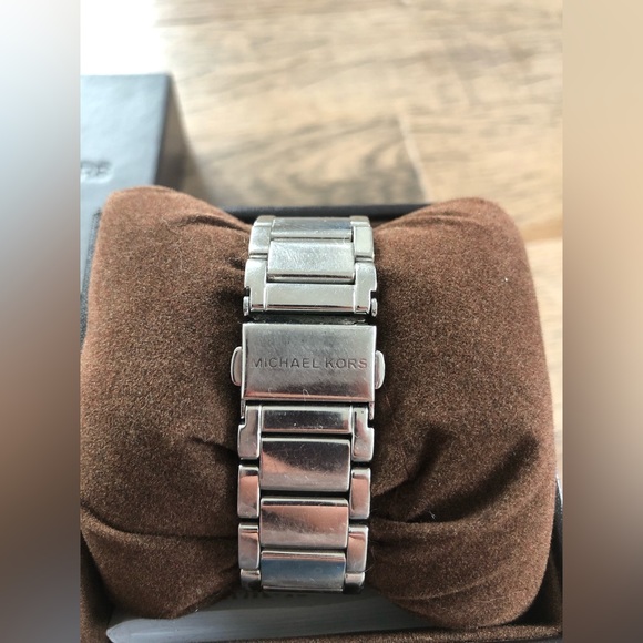Michael Kors silver Watch - Picture 2 of 4